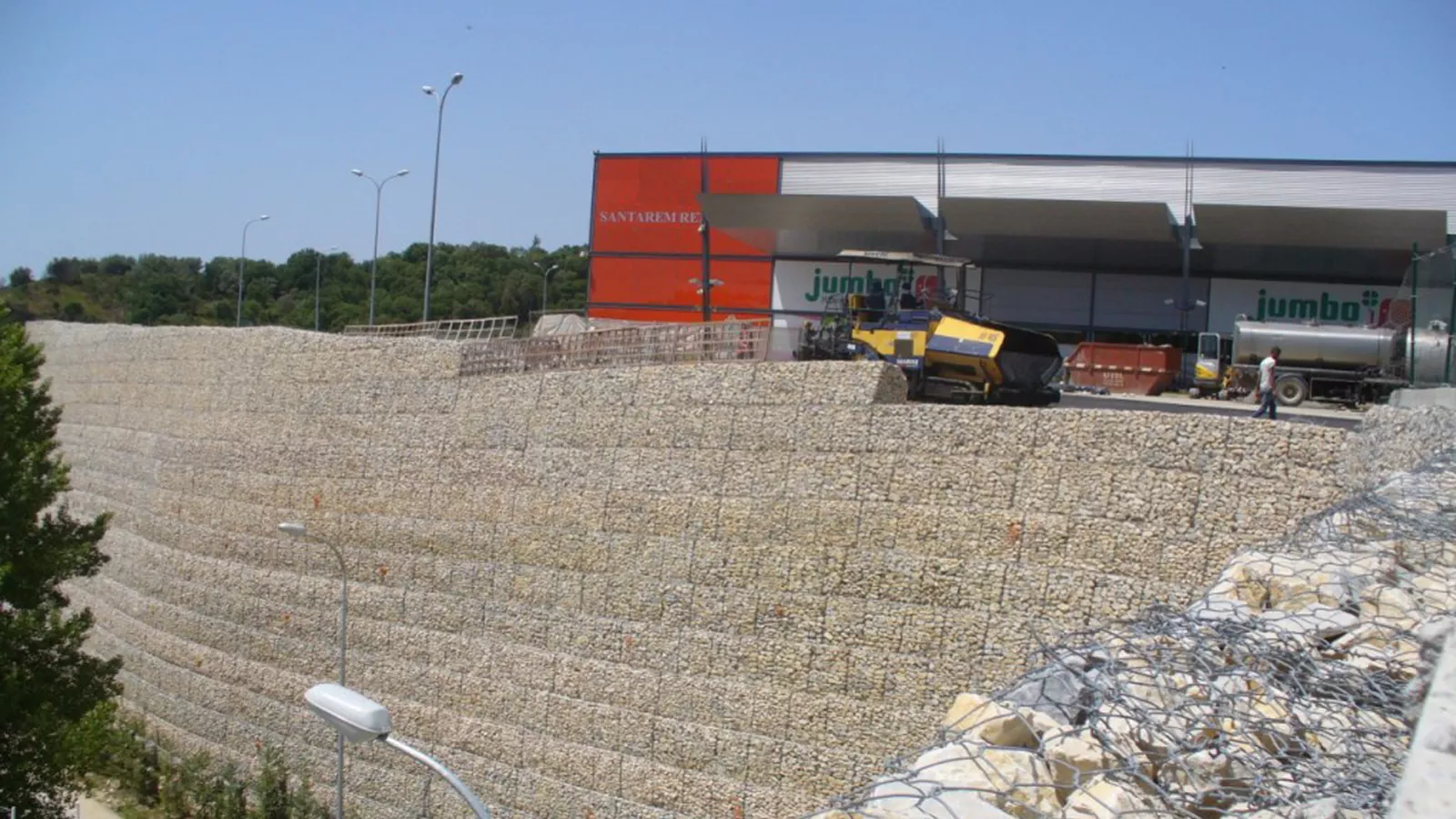 Estabilización de un Muro de Gaviones en Santarém, Portugal