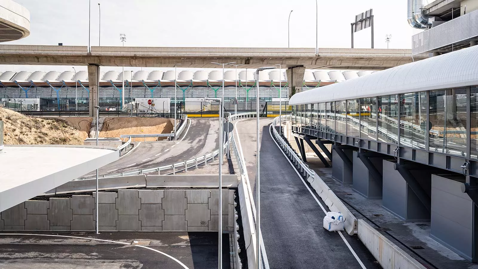 El terraplén aligerado sobre túneles para acceso a la nueva Estación de autobueses en aeropuerto (Madrid)