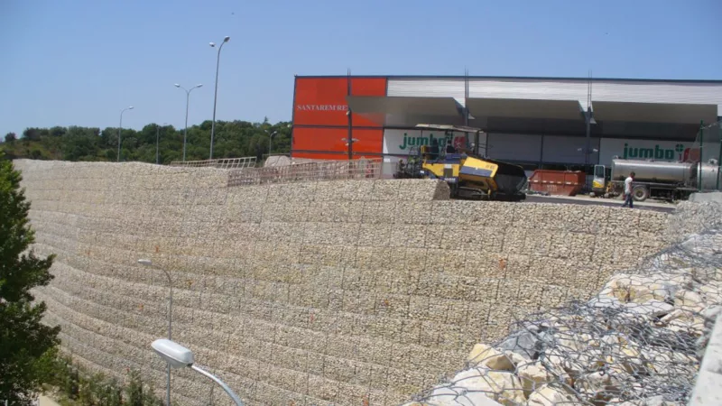 Estabilización de un Muro de Gaviones en Santarém, Portugal