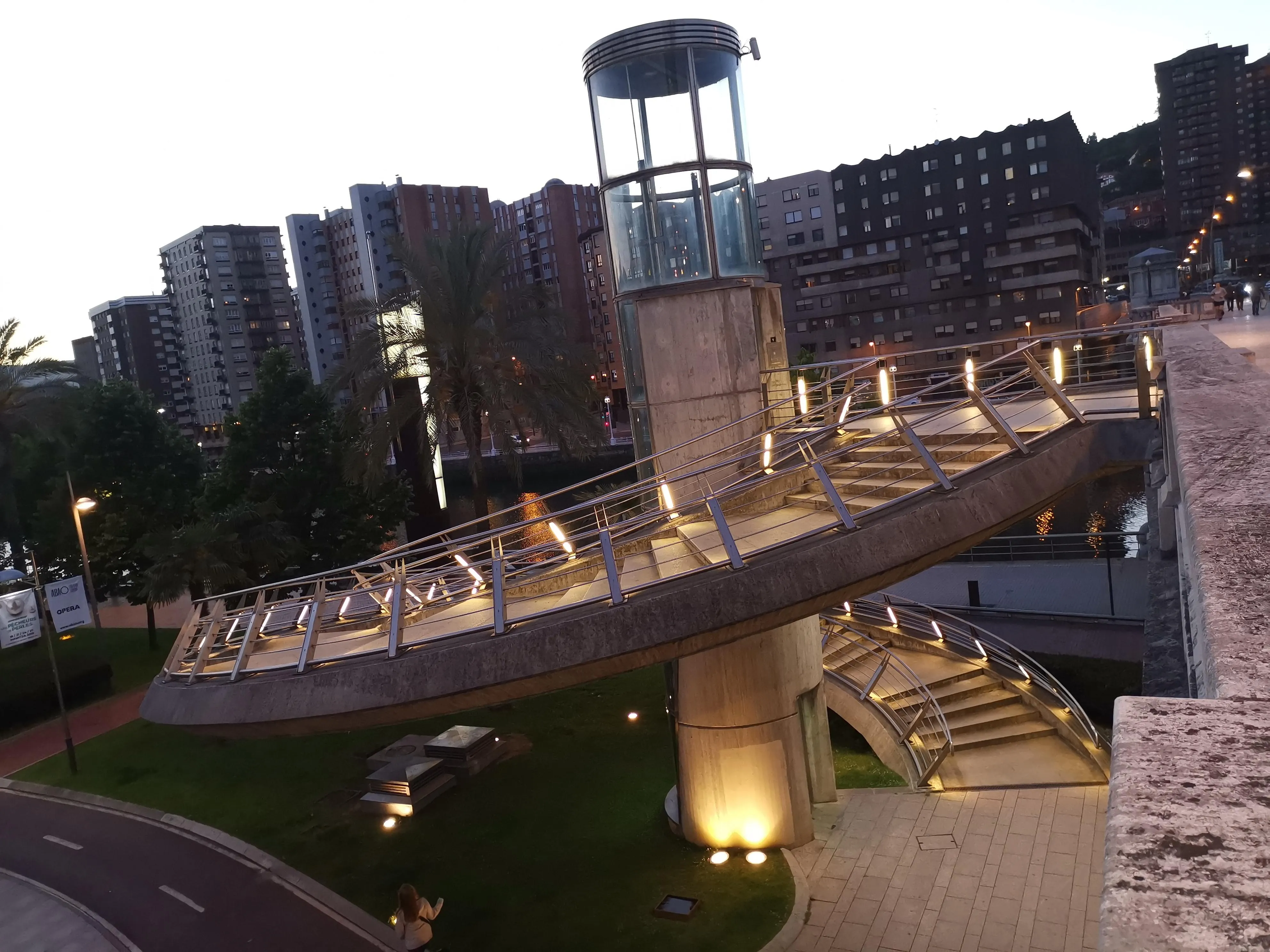 pasarela puente de deusto Abandoibarra hormigon ligero
