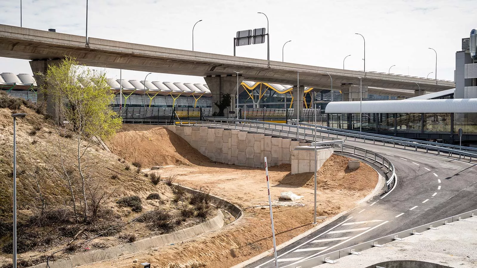 El terraplén aligerado sobre túneles para acceso a la nueva Estación de autobueses en aeropuerto (Madrid)