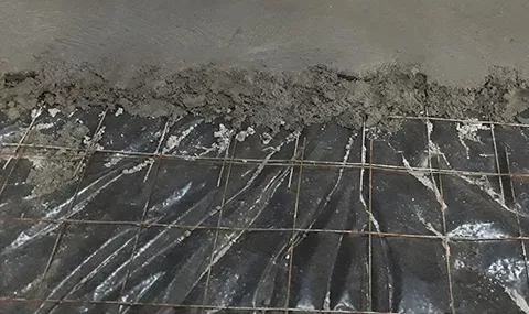 Aplicar un geotextil para aislamiento